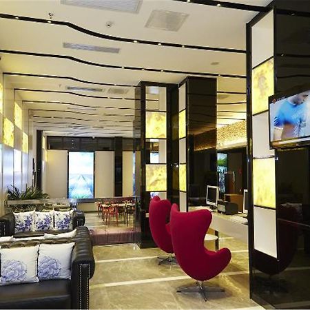 Lavande Hotel Tianhe Gangding Subway Station Branch 広州 エクステリア 写真