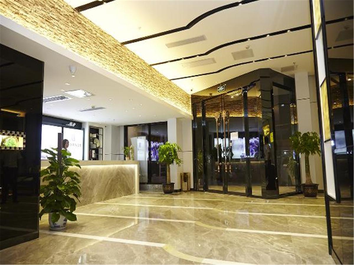 Lavande Hotel Tianhe Gangding Subway Station Branch 広州 エクステリア 写真